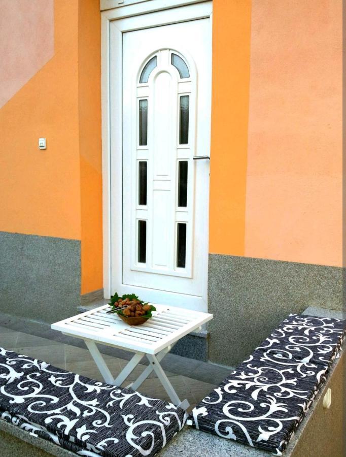 Apartment Ory Near The City Center With Free Parking Pula Exterior foto