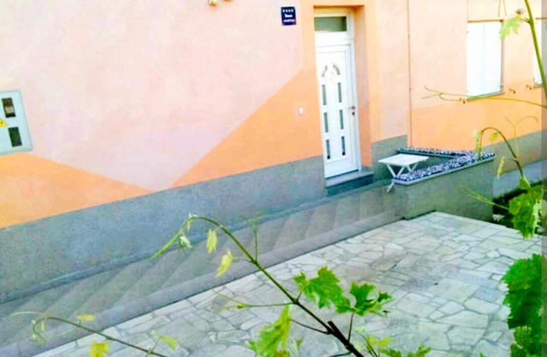Apartment Ory Near The City Center With Free Parking Pula Exterior foto