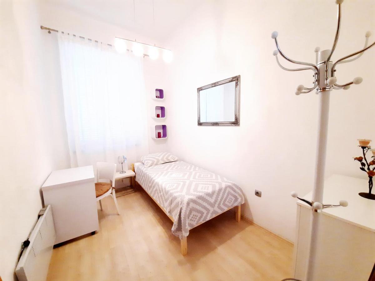 Apartment Ory Near The City Center With Free Parking Pula Exterior foto