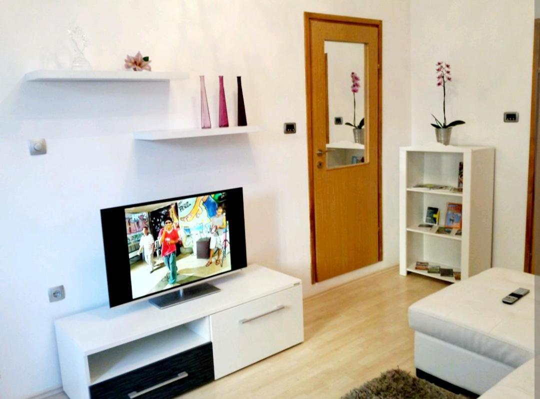 Apartment Ory Near The City Center With Free Parking Pula Exterior foto